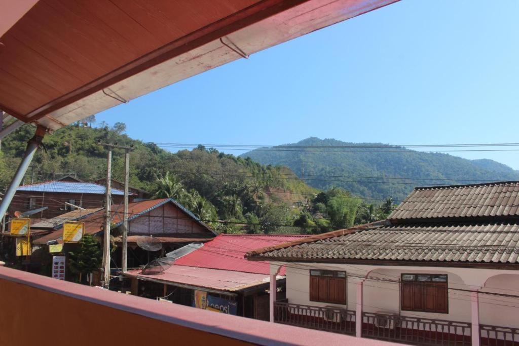 Pakbeng Guesthouse エクステリア 写真