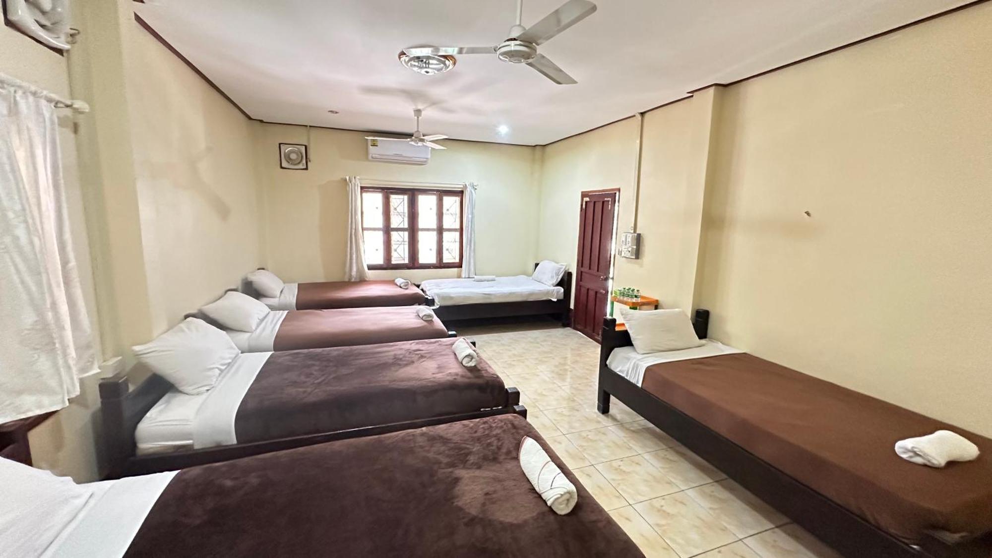 Pakbeng Guesthouse エクステリア 写真